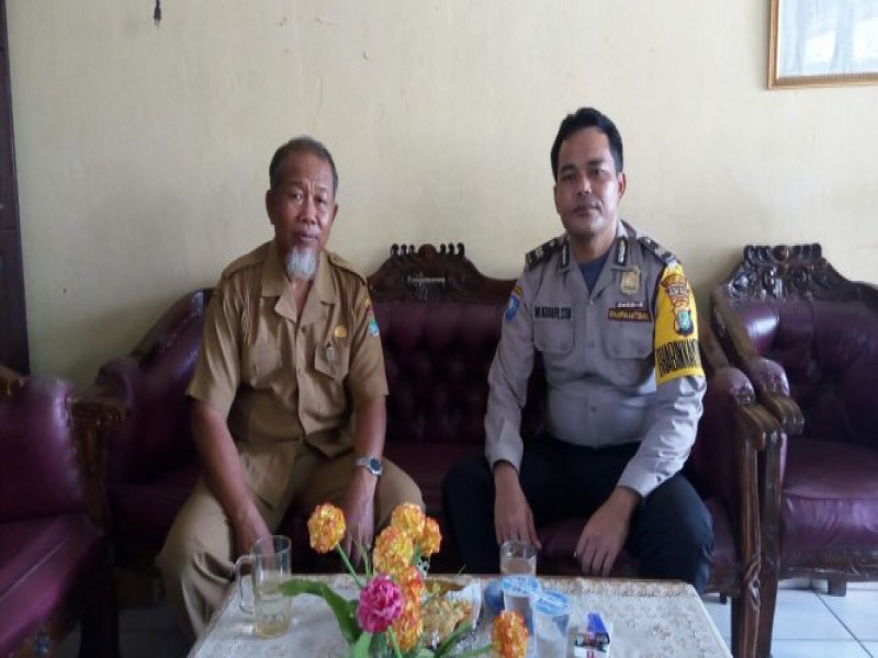 IMG-aiptu-khadafi-sambangi-sdn-1-cengklong-tatap-muka-dengan-guru-himbau-pelajar-untuk-terhindar-dari-tindak-kejahatan