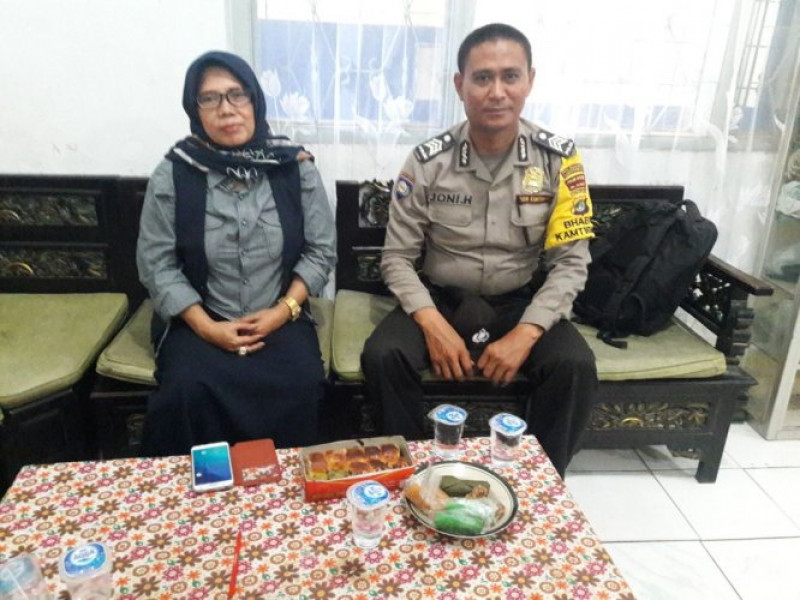 IMG-bhabinkamtibmas-laksanakan-pengamanan-ujian-unbk-di-sekolah-smk-pgri-batu-ceper