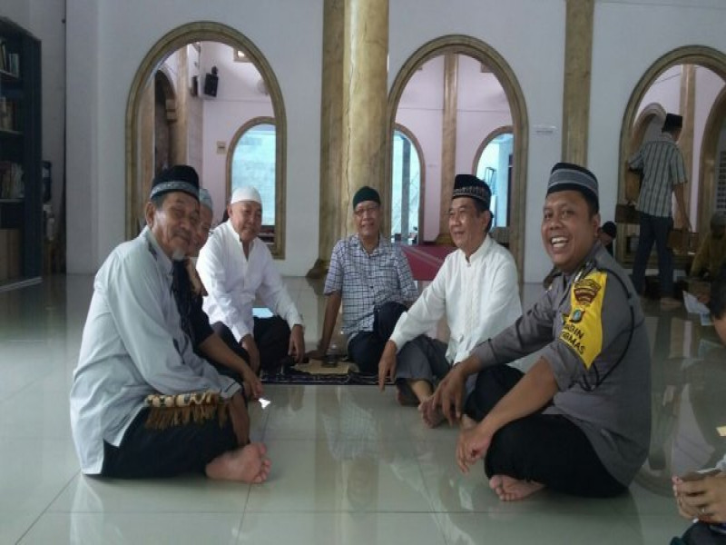 IMG-aiptu-khandoko-laksanakan-sambang-dialogis-dengan-pengurus-masjid-jami-al-muhajirin-batu-ceper