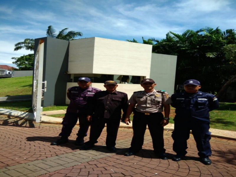 IMG-aiptu-mix-handoko-kapolsubsektor-duta-garden-patroli-sambang-security-perumahan-duta-garden