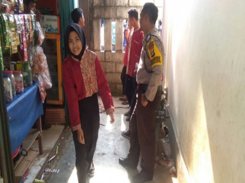 IMG-polkiss-bripka-ujang-di-sma-genta-saputra-himbau-pelajar-taati-peraturan-sekolah