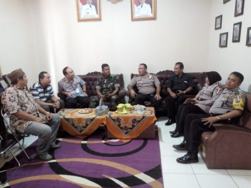 IMG-kapolsek-benda-sambang-dialogis-ke-kantor-kelurahan-benda