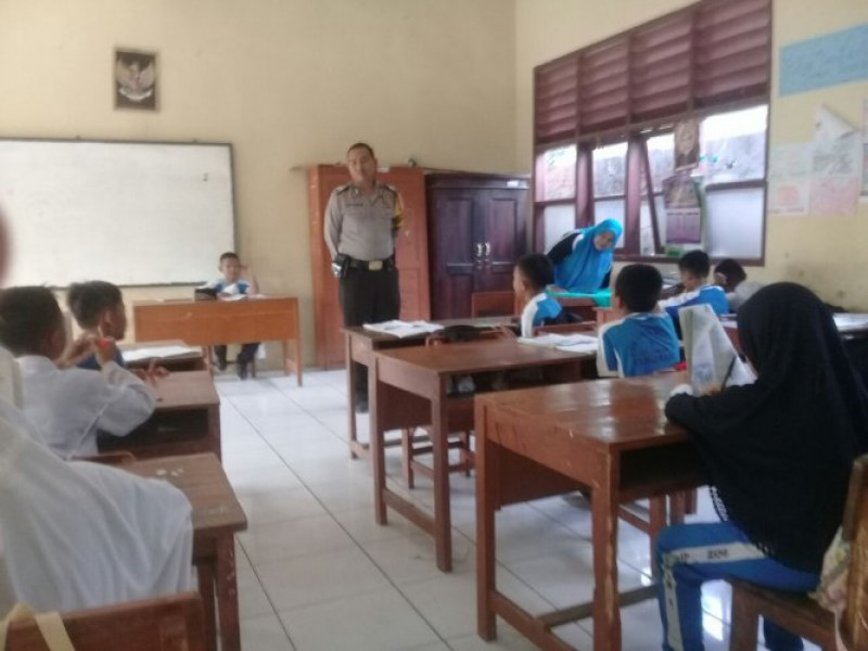 IMG-bripka-basir-giat-polkiss-di-sdn-1jati-mulya-sampaikan-pesan-untuk-mengawasi-tingkah-laku-pelajar