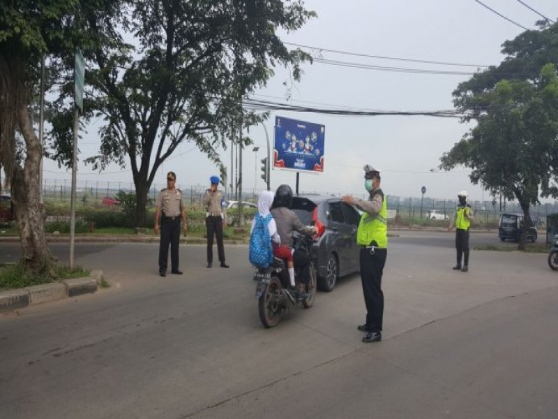 IMG-pelayanan-prima-senin-pagi-pengaturan-lalin-dari-kapolsek-benda