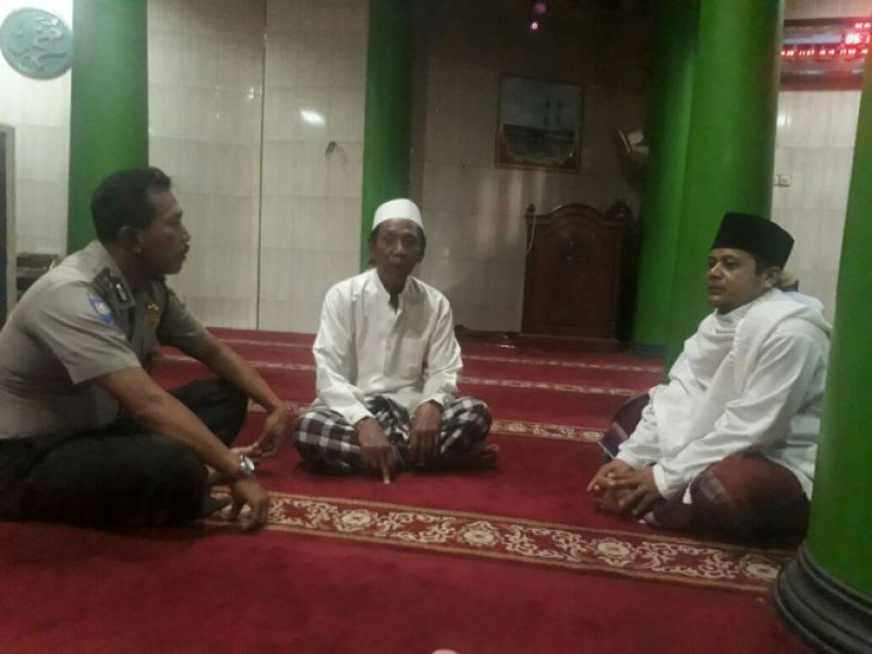 IMG-pesan-sakti-dari-panit-i-dan-bhabinkamtibmas-polsek-benda-dalam-program-sholat-subuh