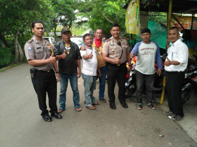 IMG-dengan-penuh-keakraban-kapolsek-cipondoh-bertatap-muka-dengan-komunitas-ojek-pangkalan