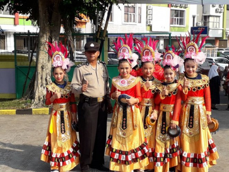 IMG-kapolsubsektor-palem-semi-hadiri-pembukaan-festival-lomba-seni-siswa-nasional-fls2n