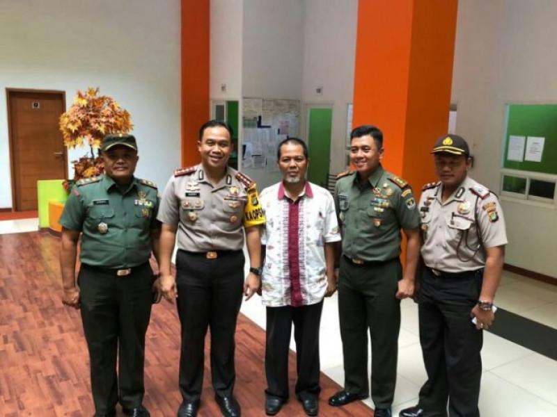 IMG-kapolrestro-tangerang-kota-bersama-jajaran-tni-polri-kunjungan-silaturahmi-ke-kampus-stie-ahmad-dahlan
