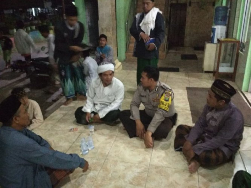 IMG-bhabinkamtibmas-polsek-benda-bripka-m-niam-menghadiri-pengajian-rutin-warga-binaan