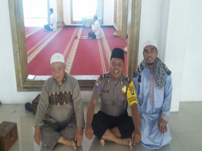 IMG-kegiatan-pertemuan-sambang-dialogis-diantara-pihak-pengurus-masjid-jami-al-muhajirin-dengan-bhabinkamtibmas-aiptu-khandoko