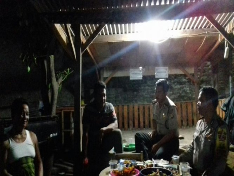IMG-tak-kenal-lelah-panit-binmas-bersama-bhabinkamtibmas-polsek-benda-kontrol-pos-kamling-binaannya