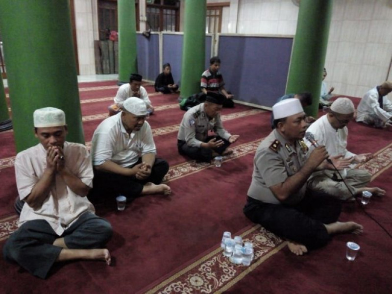 IMG-kapolsek-benda-mengikuti-pengajian-bersama-keliling-untuk-wujudkan-akhlaqul-kharimah
