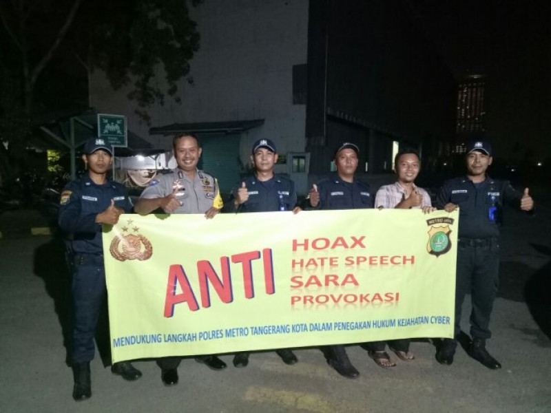 IMG-bersama-dengan-satpam-bhabinkamtibmas-polsek-cipondoh-deklarasi-anti-hoax