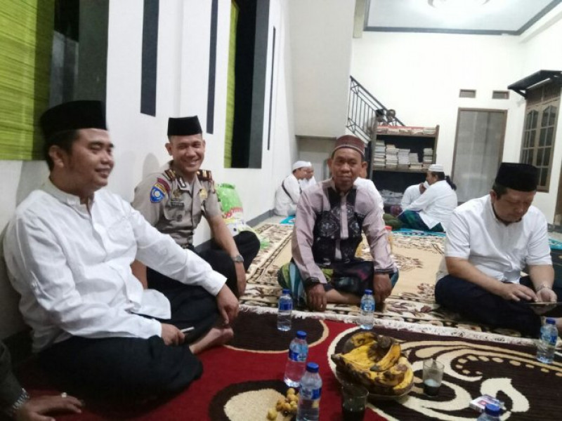 IMG-jalin-silaturahmi-dengan-tokoh-dan-ulama-kanit-binmas-polsek-jatiuwung-hadiri-peringatan-isra-miraj-nabi-muhammad-saw