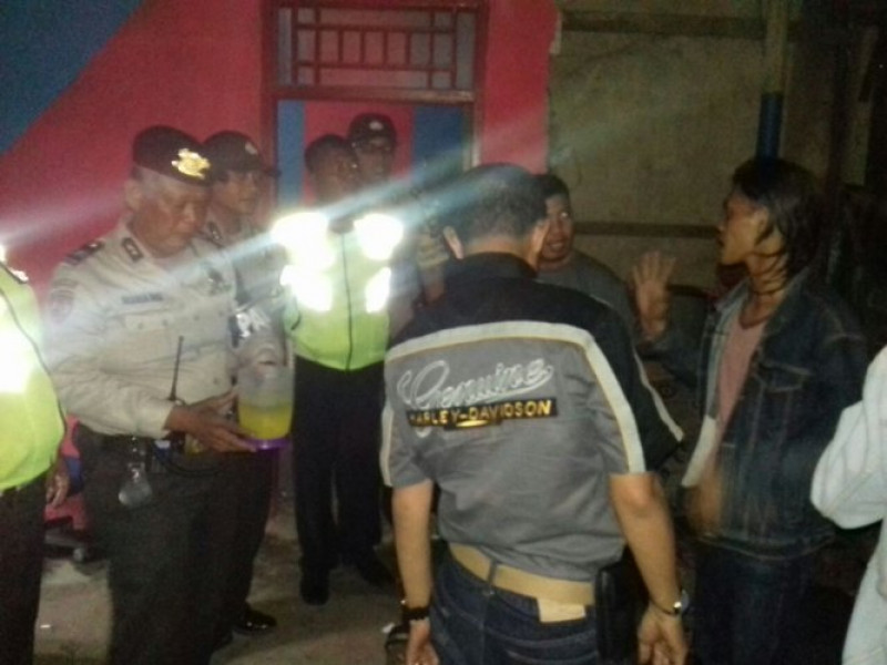 IMG-tempat-bilyar-di-jl-regensi-di-geledah-polsek-jatiuwung-temukan-miras-jenis-ciu