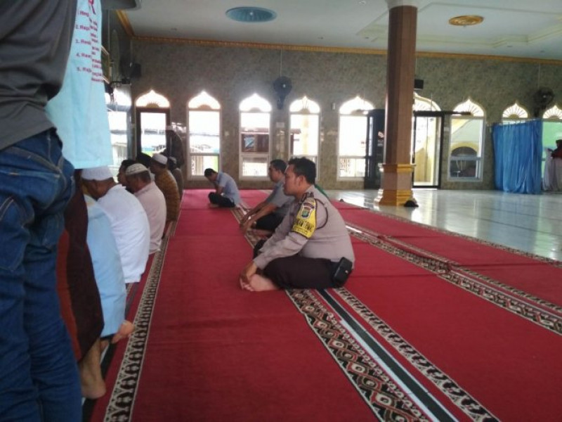 IMG-bripka-niam-bhabinkamtibmas-polsek-benda-laksanakan-giat-polisi-cinta-masjid