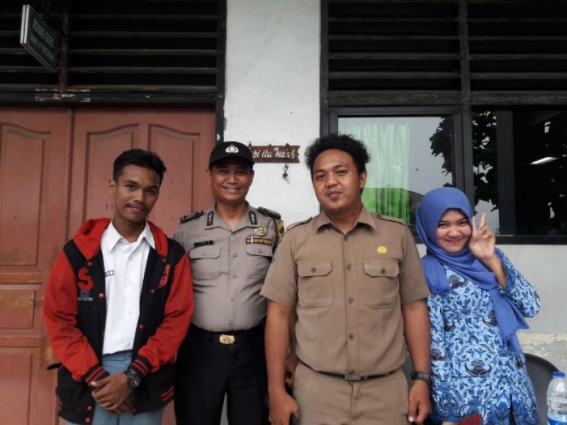 IMG-polisi-keliling-sekolah-bhabinkamtibmas-sambang-sekolah-sma-14-batu-ceper