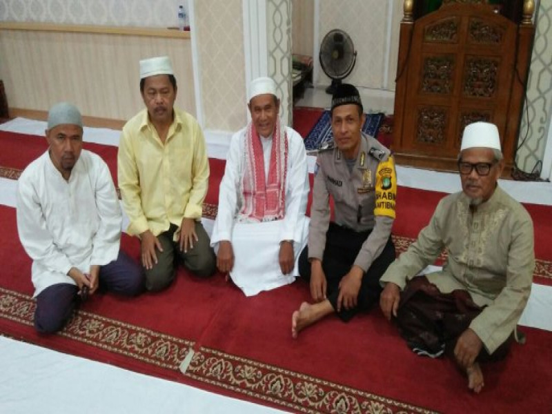 IMG-bhabinkamtibmas-polsek-neglasari-imbau-warga-seusai-shalat-shubuh-berjamaah