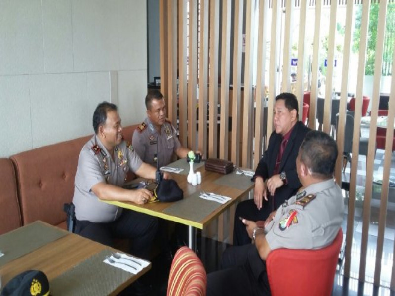 IMG-kapolsek-neglasari-kompol-r-manurung-bersinergi-dengan-tokoh-ciptakan-pilkada-aman-dan-damai