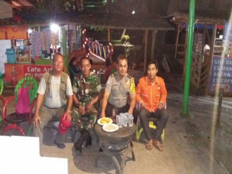 IMG-sambangi-tomas-bhabinkamtibmas-polsek-cipondoh-ajak-sukseskan-pemilukada