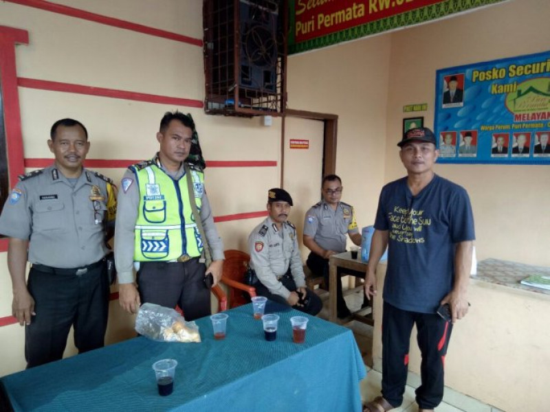 IMG-anggota-polsek-cipondoh-kawal-pawai-woro-woro-paslon-walikota-dan-wakil-walikota