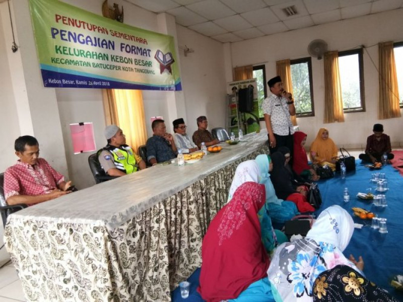 IMG-kegiatan-program-polsantren-aipda-toni-budi-hadiri-penutupan-pengajian-majelis-talim-ibu-ibu-kelurahan-kebon-besar