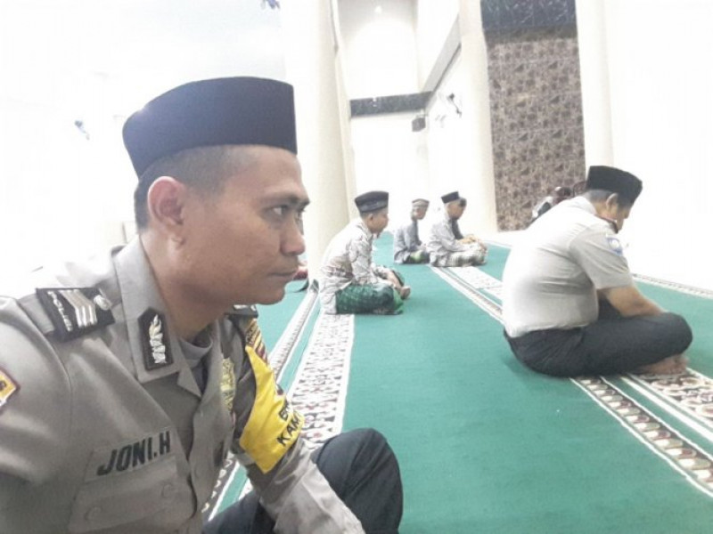 IMG-kegiatan-program-polsantren-akp-hendis-laksanakan-sholat-subuh-keliling