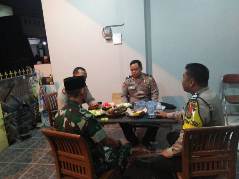 IMG-jaga-keamanan-saat-isra-miraj-unit-patroli-sabhara-polsek-cipondoh-ajak-sukseskan-pemilukada-serentak