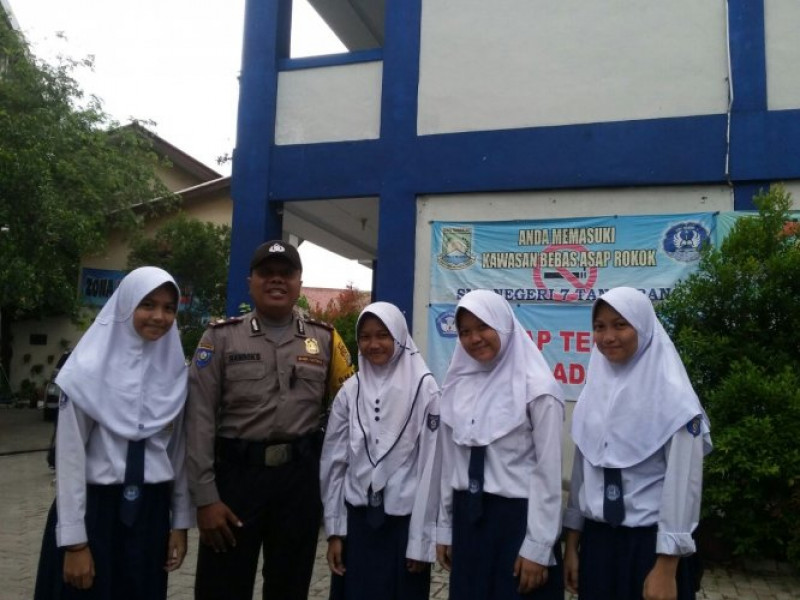 IMG-pelaksanaan-program-polkiss-bhabinkamtibmas-aiptu-khandoko-bertemu-dengan-pelajar-smpn-7-batu-ceper