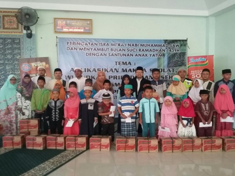 IMG-giat-polsantren-bhabinkamtibmas-aipda-toni-hadiri-peringatan-isra-miraj-nabi-muhammad-saw-1439-di-masjid-al-makmur