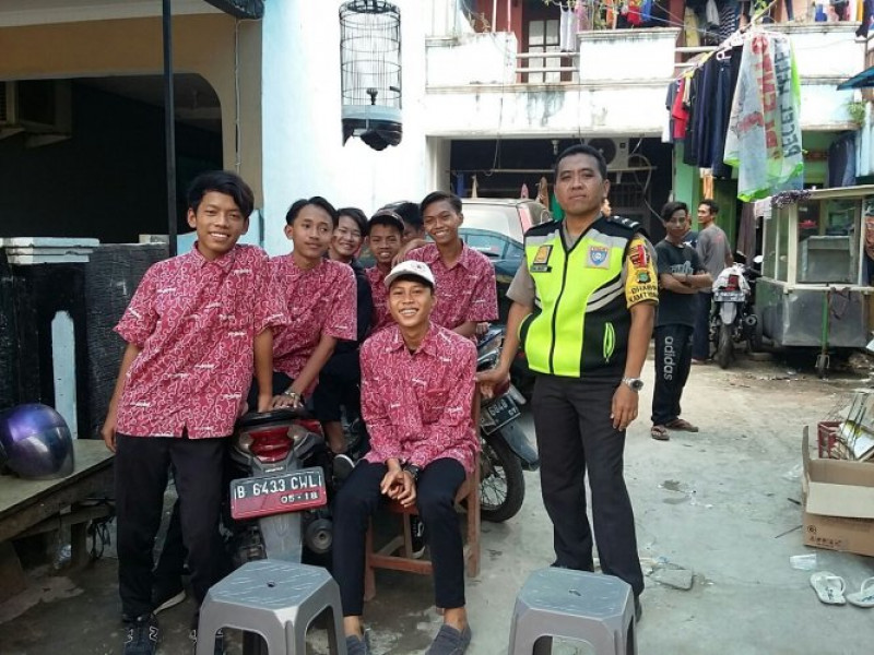 IMG-himbau-pelajar-sekolah-smk-teknologi-al-ayaniah-bhabinkamtibmas-aipda-toni-budi-laksanakan-program-polkiss