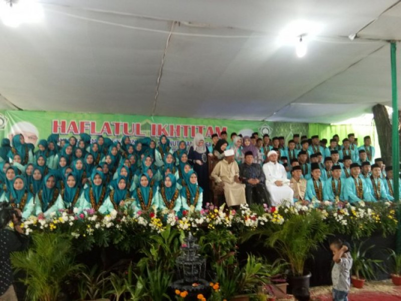 IMG-adanya-kegiatan-haflatul-ikhtitam-kelulusan-dan-perpisahan-wisuda-para-santri-tahun-2018-di-pondok-pesantren-assidiqiyah-2-batu-ceper