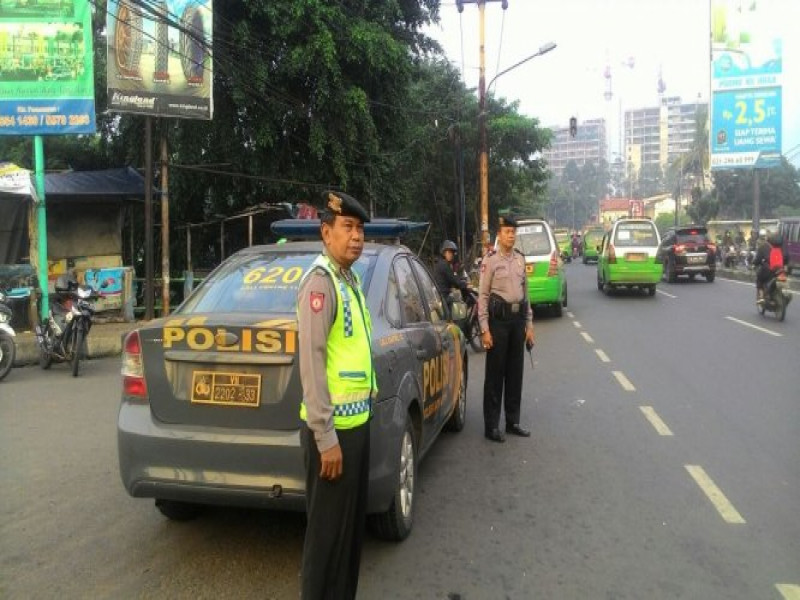 IMG-anggota-personil-polsek-batu-ceper-laksanakan-pengaturan-arus-lalu-lintas