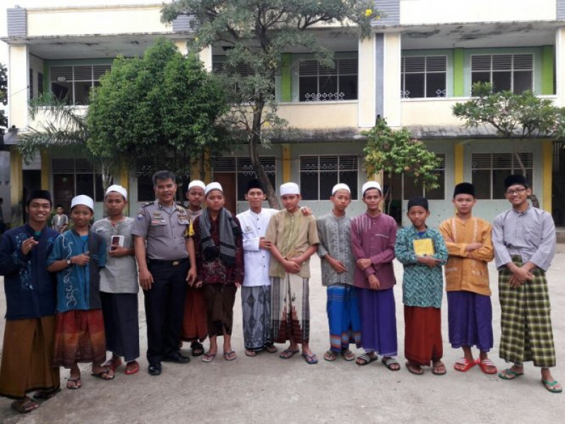 IMG-giat-polsantren-sarana-bhabinkamtibmas-polsek-imbau-santri-jauhi-narkoba