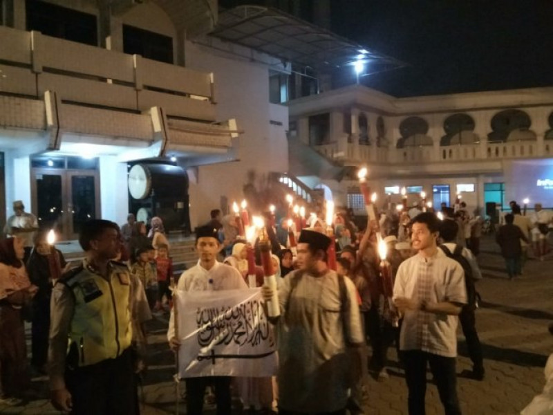 IMG-pawai-obor-keliling-menyambut-bulan-suci-ramadhan-1439-h-2018-m-yang-dilaksanakan-oleh-remaja-putra-putri-masjid-al-huda-batu-ceper