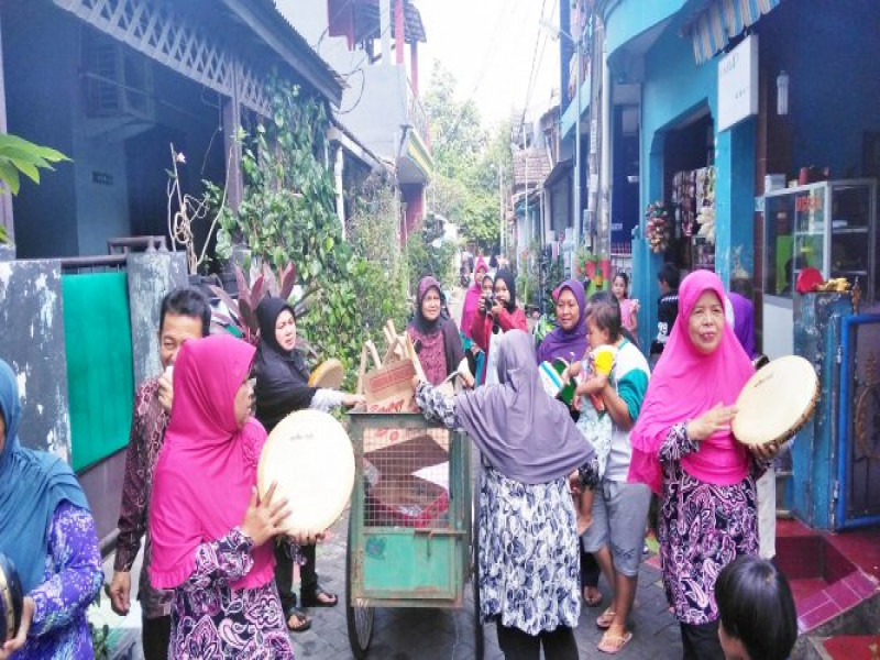 IMG-cara-unik-warga-benua-indah-kumpulkan-sampah-anorganik