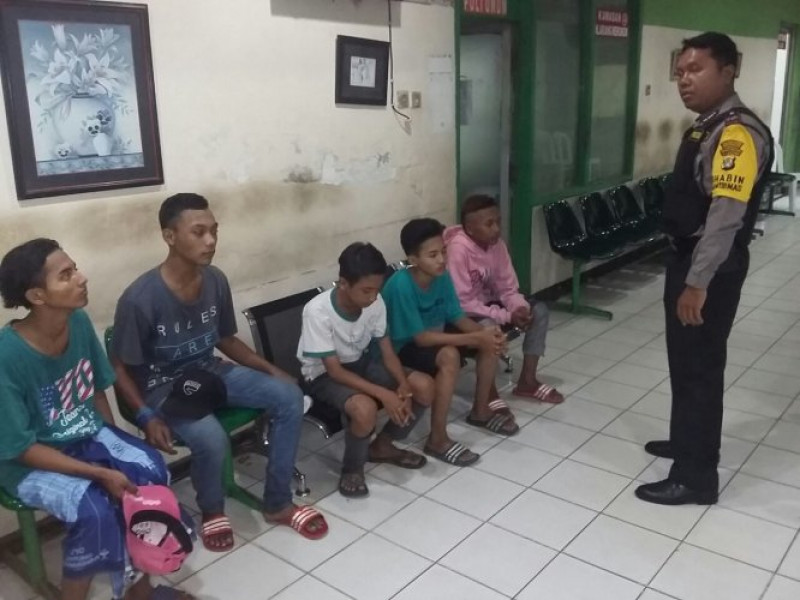 IMG-anggota-personil-polsek-batu-ceper-melaksanakan-kegiatan-patroli-mobile-antisipasi-tawuran-jelang-di-waktu-sahur