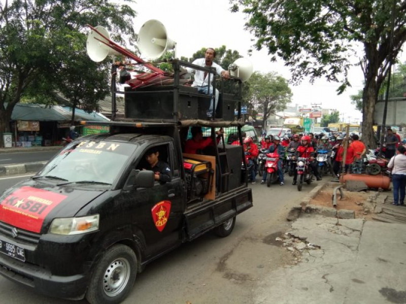 IMG-adanya-kegiatan-pemberangkatan-massa-aksi-dari-serikat-buruh-fsbn-kasbi-ke-kantor-mahkamah-agung-jakarta-pusat