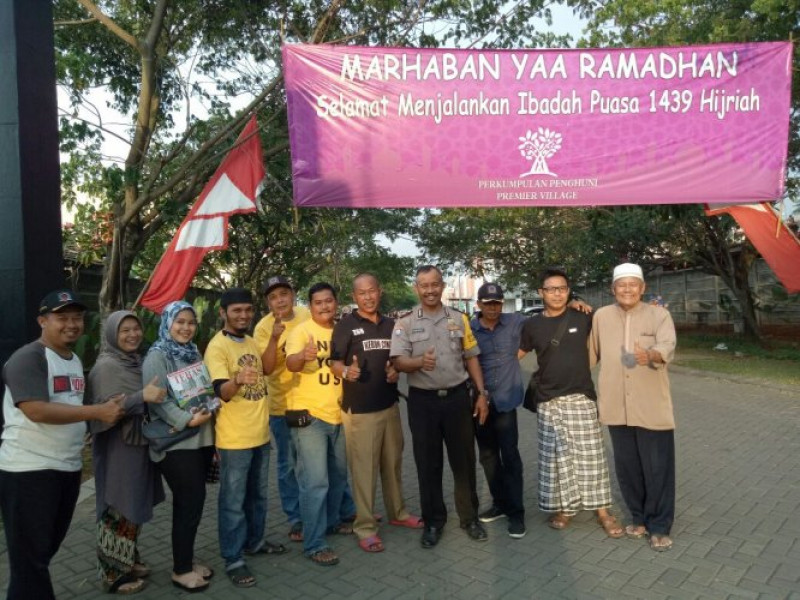 IMG-bhabinkamtibmas-polsek-cipondoh-ngabuburit-dengan-para-tokoh-di-kampung-takjil