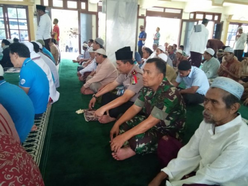 IMG-giat-polsantren-sholat-jumat-berjamaah-keliling-yang-telah-di-laksanakan-oleh-kapolsek-batu-ceper-di-masjid-jami-an-nur