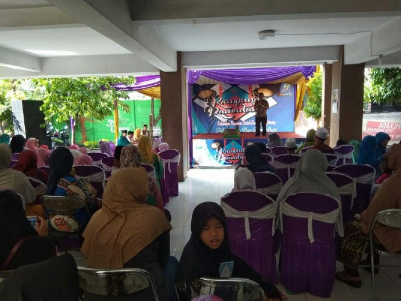 IMG-bhabinkamtibmas-polsek-cipondoh-hadir-di-kampung-ramadhan