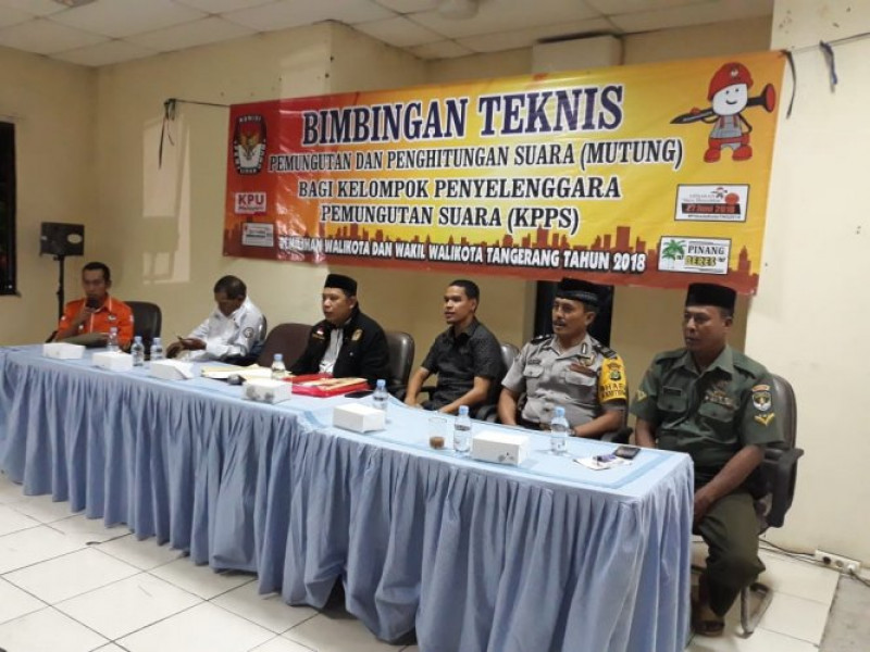 IMG--aiptu-heru-aris-s-laksanakan-pelantikan-kpps-dan-di-lanjutkan-bimbingan-teknis-bintek