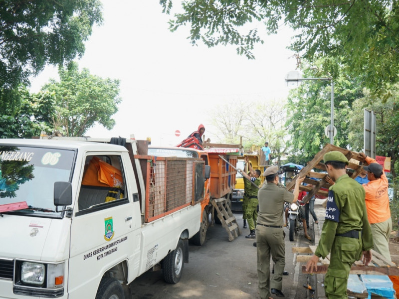 IMG-musim-hujan-dlh-kota-tangerang-tingkatkan-jadwal-angkut-sampah