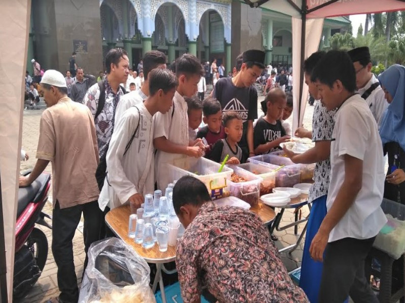 IMG-pc-pemuda-muhammadiyah-kota-tangerang-gelar-warung-makan-gratis