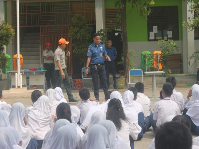 IMG-tingkatkan-kesadaran-mitigasi-bpbd-gelar-simulasi-hadapi-gempa-bumi-di-sekolah