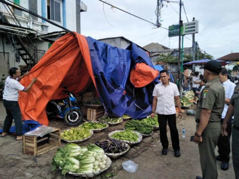 IMG-mengawali-tahun-baru-satpol-pp-kota-tangerang-tertibkan-lapak-pedagang-kaki-lima