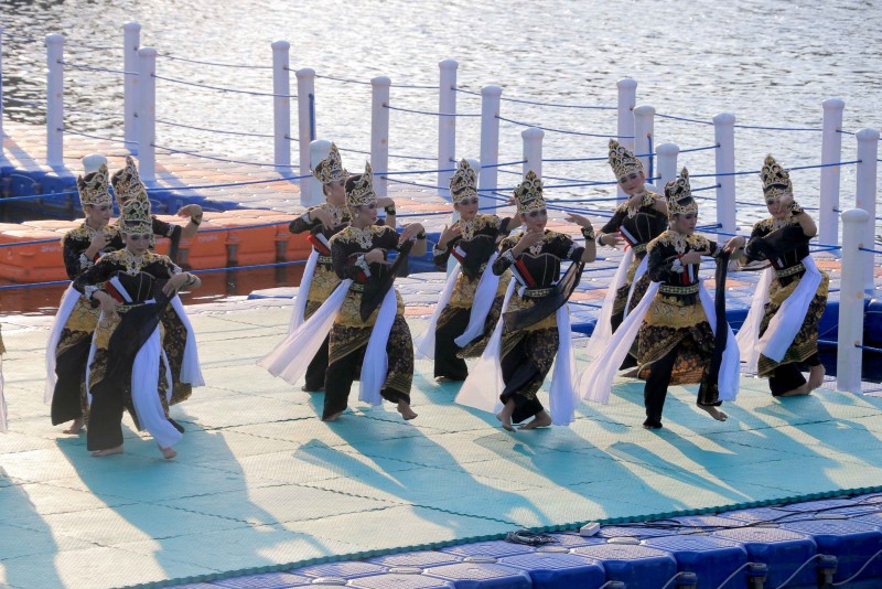 IMG-tari-kolosal-sangego-memikat-pengunjung-festival-cisadane