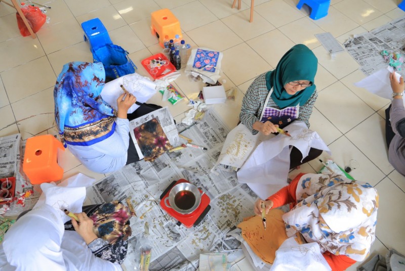 IMG-kembang-mayang-lahirkan-pengrajin-batik