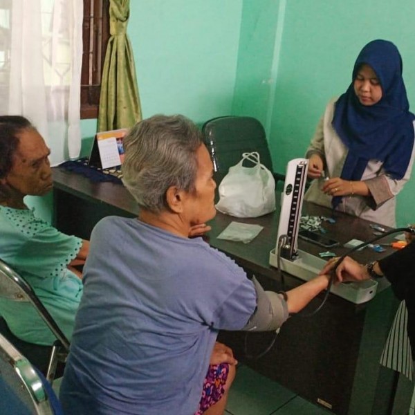 IMG-lansia-di-rps-rutin-diperiksa-kesehatan