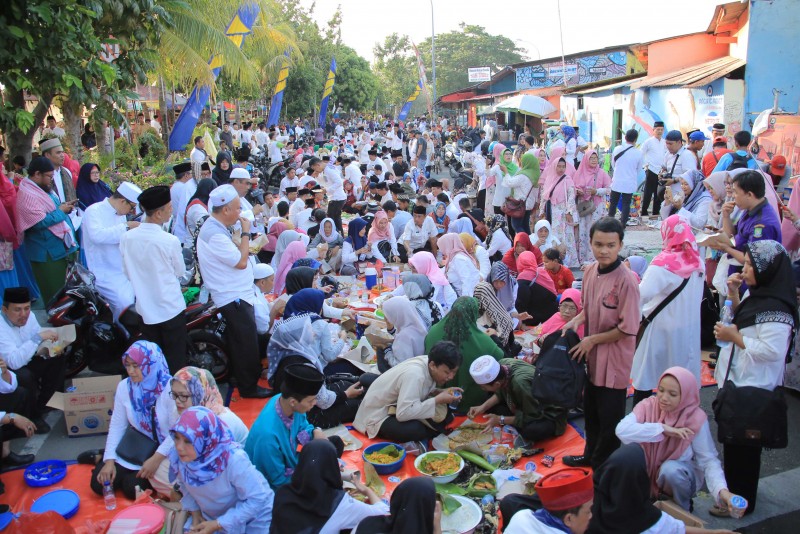 IMG-festival-maulid-resmi-dibuka-arief-ajak-warga-menjadi-pribadi-lebih-baik